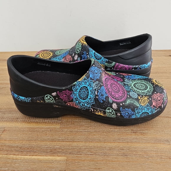 CROCS Neria Pro II Graphic Slip On Clogs - Picture 7 of 10